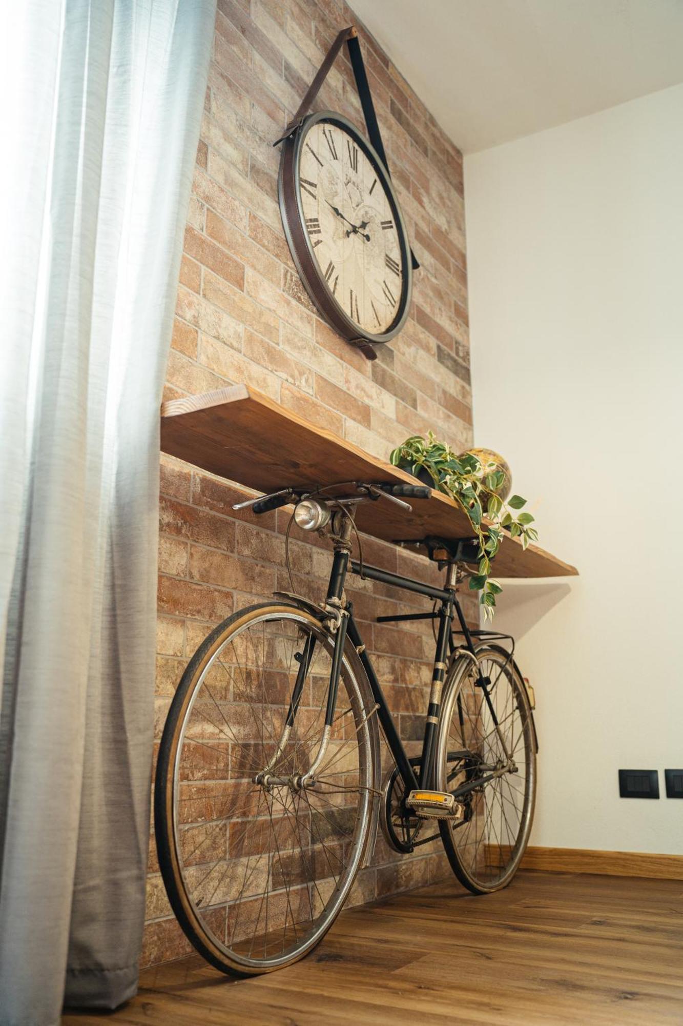Apartamento The Brick 194, 7 Posti Letto, Parcheggio E Posto Bici Údine Exterior foto